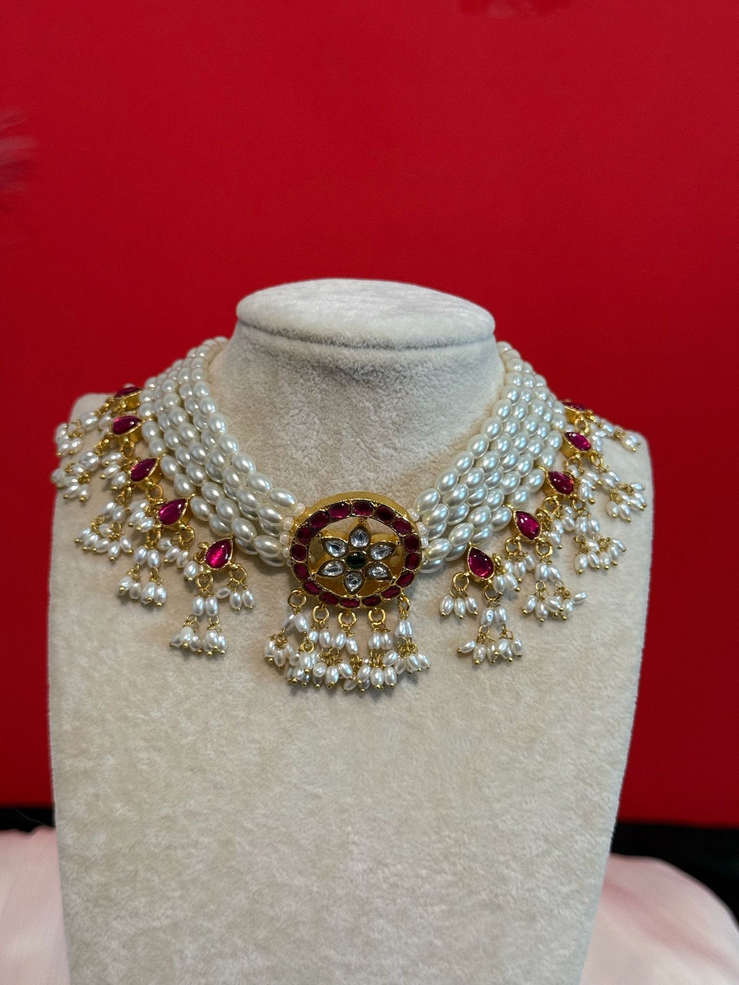Jadavu Kundhan Floral Pendent Pearl Choker