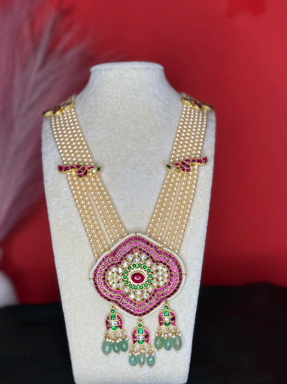 Grand Jadav Kundan Pearl Mala with Kandan side locket