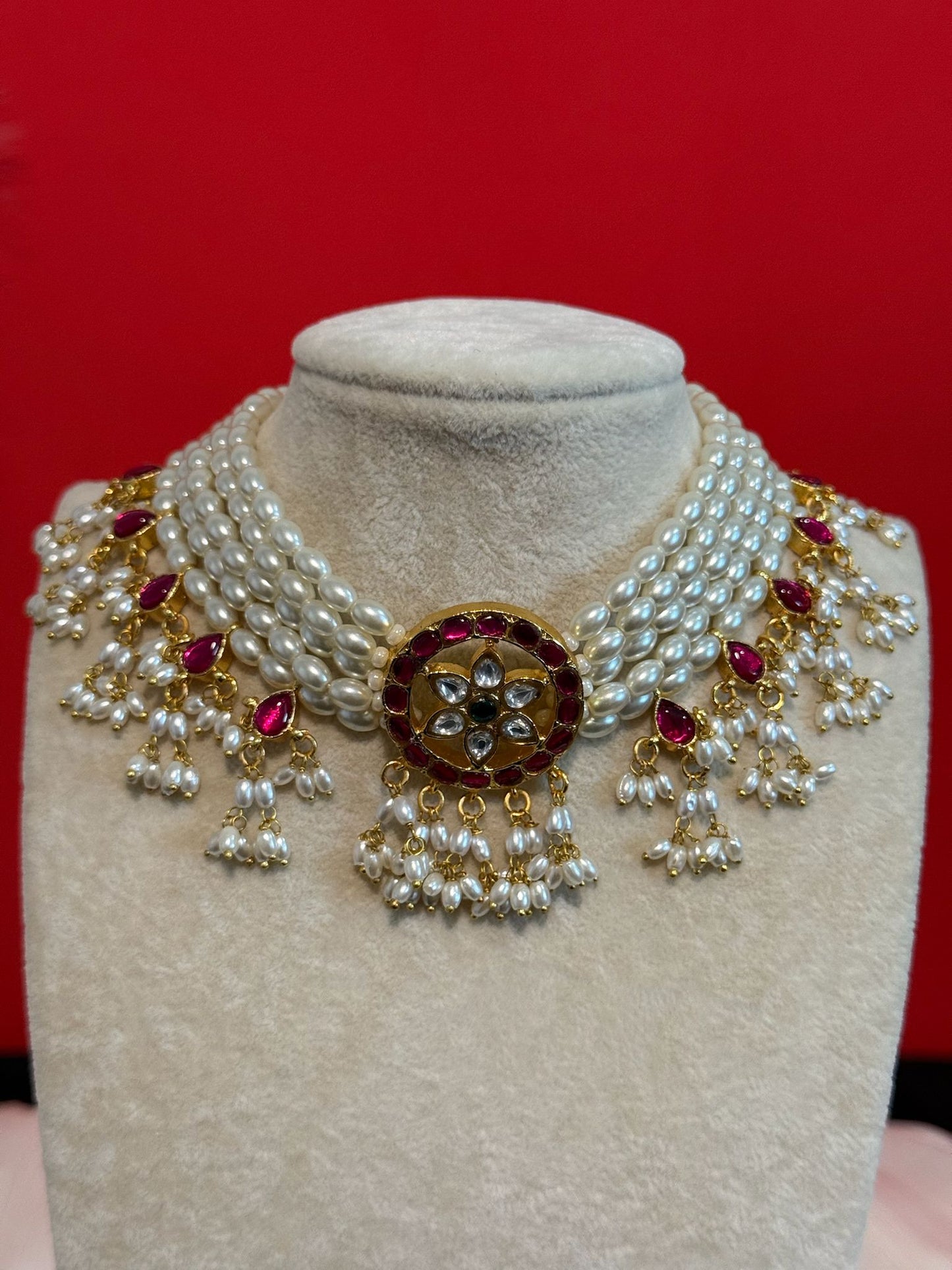 Jadavu Kundhan Floral Pendent Pearl Choker